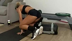 Look At Sol Pérez's Tight Cameltoe In This Hot Video!