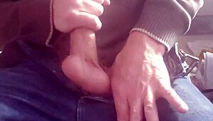 Exploring big dicks on webcam featuring white guys