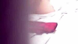 Psaj, moja veľkoritá nevlastná dcéra ma prichytila pri špehovaní... zviedla ma!