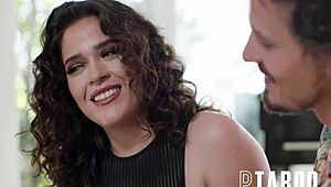 Victoria Voxxx and Robby Apples Get Intimate Up Close