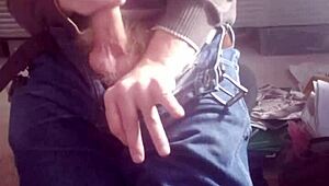 Exploring big dicks on webcam featuring white guys