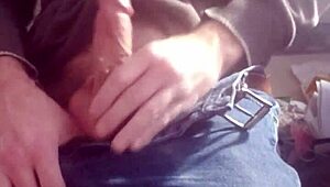 Exploring big dicks on webcam featuring white guys