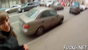 顽皮18+少女和成熟夫妻隐藏直播摄像头性爱