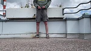 صفع طيز سمين لميلف ساخنة أثناء هاند جوب خارجي