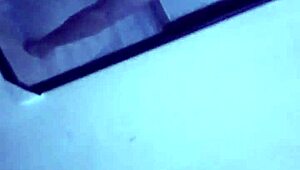 ¡Ey, mira mi cuerpo desnudo ebony 18+ en webcam, qué ves en esta escena lésbica solo casera?