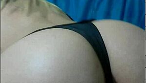 Watch Viivixinha rip her clothes in a hot striptease?