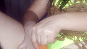 rico placer con mi zanahoria mientras lamo y beso hasta que squirt