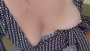 Milf's masturbating with dildo on video call, feet bare and dirty talking! 😉