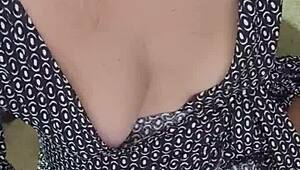 Milf's masturbating with dildo on video call, feet bare and dirty talking! 😉