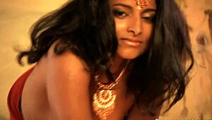 Indian MILF performs seductive striptease, undressing and dancing intriguingly