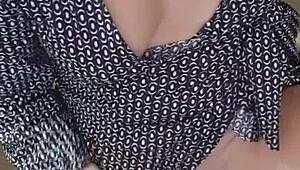 Milf's masturbating with dildo on video call, feet bare and dirty talking! 😉