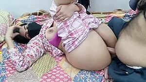 देसी सुंदर स्टूडेंट लड़की को उसके ट्यूशन टीचर द्वारा हार्ड फक किया जाता है