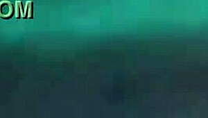 彼女熟女がモンスターちんぽフェラ中にアスプレイ受ける