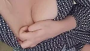 Milf's masturbating with dildo on video call, feet bare and dirty talking! 😉