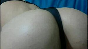 Watch Viivixinha rip her clothes in a hot striptease?