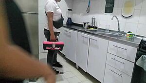 me siento muy sola quiero que me chupen el co�o no importa quien sea voy a seducir al plomero para que me folle