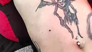 el dildo makes her squirt and orgasm with oral toys 😈