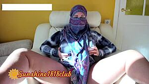 Персидская жена с большими сиськами выступает на мусульманской вебкамере