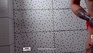 Gostosa Do Instagram Tomando Banho E Mostrando Tudo - Bunda Grande E Peituda