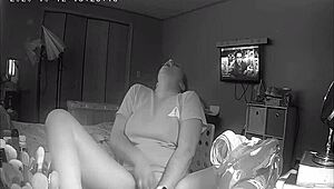 Teen 18+ troia beccata in cam nascosto salta compiti per masturbarsi