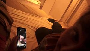 mirando porno en tiktok con mi hermanastra y grabamos un video antes de que nos pillen nuestros padres