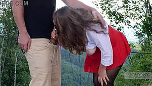 एक्सहिबिशनिस्ट मिलता है वाइल्ड निम्फो से बाहरी चुदाई के लिए। अजनबी Xsanyany गर्मी बढ़ाती है।