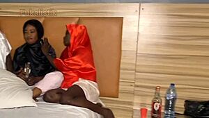 Olen niin kiihottunut hijab-vaimostani, joka ratsastaa minua kostealla mehukkaalla perseellään