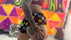 Ela Sentou E Quicou Fundo