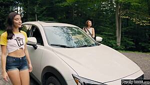 Hermit watches GFs muff diving blonde pussy 😈