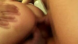 أخت زوجة الأب فانيلا سكاي تشارك نيك حار مع أخوها زوج الأب