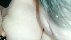 Hatalmas cickós barátnő kap arcraélés