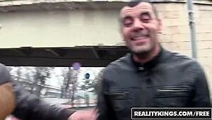 mommy and teen 18+ in lesbian muff diving?