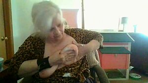 Hej, pogledaj moje velike sise