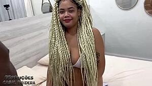 פורנו ראשון ללילית השובבה שמקבלת זינים קשים ומכות על הפנים והתחת