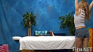 18살 뜨거운 미녀 아저씨한테 하드하게 박히다