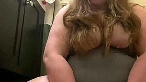 I'm playing with my pussy, subscribe!