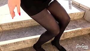 يا، إليزا في 26 مع صدر أشقر مذهل! 😍