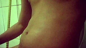 Young Guy Cums Without Hands