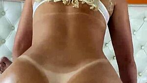 loira gostosa cacheada couldn't take giving her ass and begged for creampie in hotel,