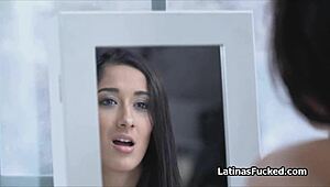 Высокая большая сисястая латина трахается жестко в секси чулках