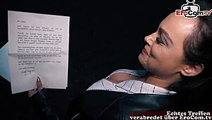 Milf cu țâțe mari în ciorapi ridicată pentru futut fierbinte