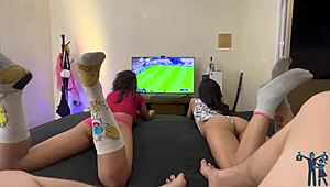 Jogando Vendo Essas Gostosas Eu Não Resisti.