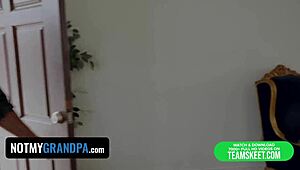 Jeg Er Så Geil, Stedatter Flørter i Stedet for å Jobbe for Småpenger Hos Notmygrandpa, Suger Etter Dypthroat og Cowgirl