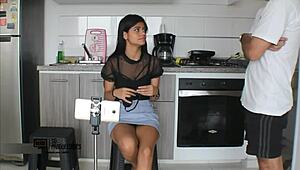 hermanastra cachonda es follada y recibe semen