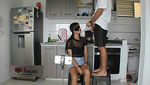 hermanastra cachonda es follada y recibe semen