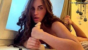 i will jerk off to elisteilor while she licks her toys cutely