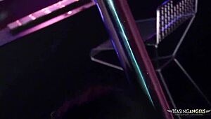 Egy merev fasz már nem elég ennek a vad szajhának, mi jön ezután?