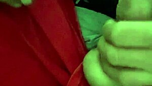 Onani sorang dalam bilik gelap!