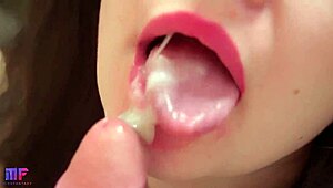 Érzéki nedves farkszopás közelről ondójátékkal 😍