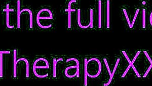 Gót nagy mostohahúg Charli O dominálja a szexi kis perverzt a családi terápiában Alex Adamsszel